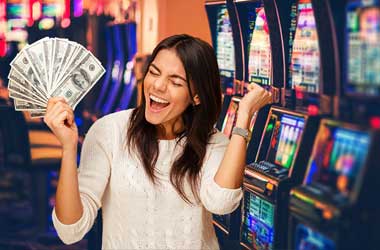 winning cash playing a slot machine