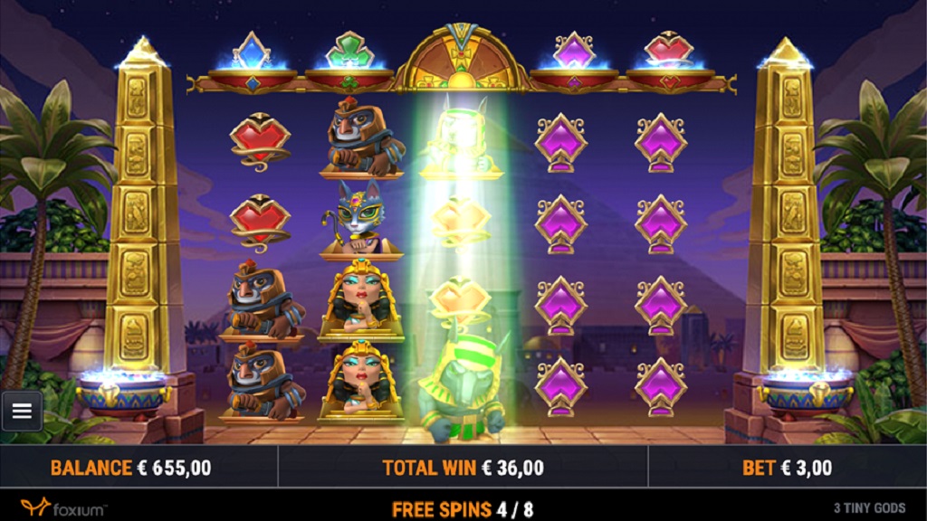 Screenshot of 3 Tiny Gods slot from Microgaming